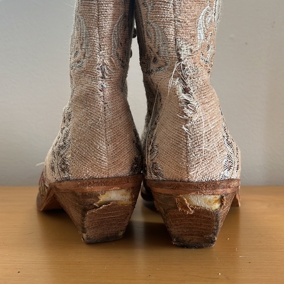 Tapestry Boots - Picture 2 of 4